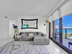Awesome Beachfront Condo Beach Service 1007